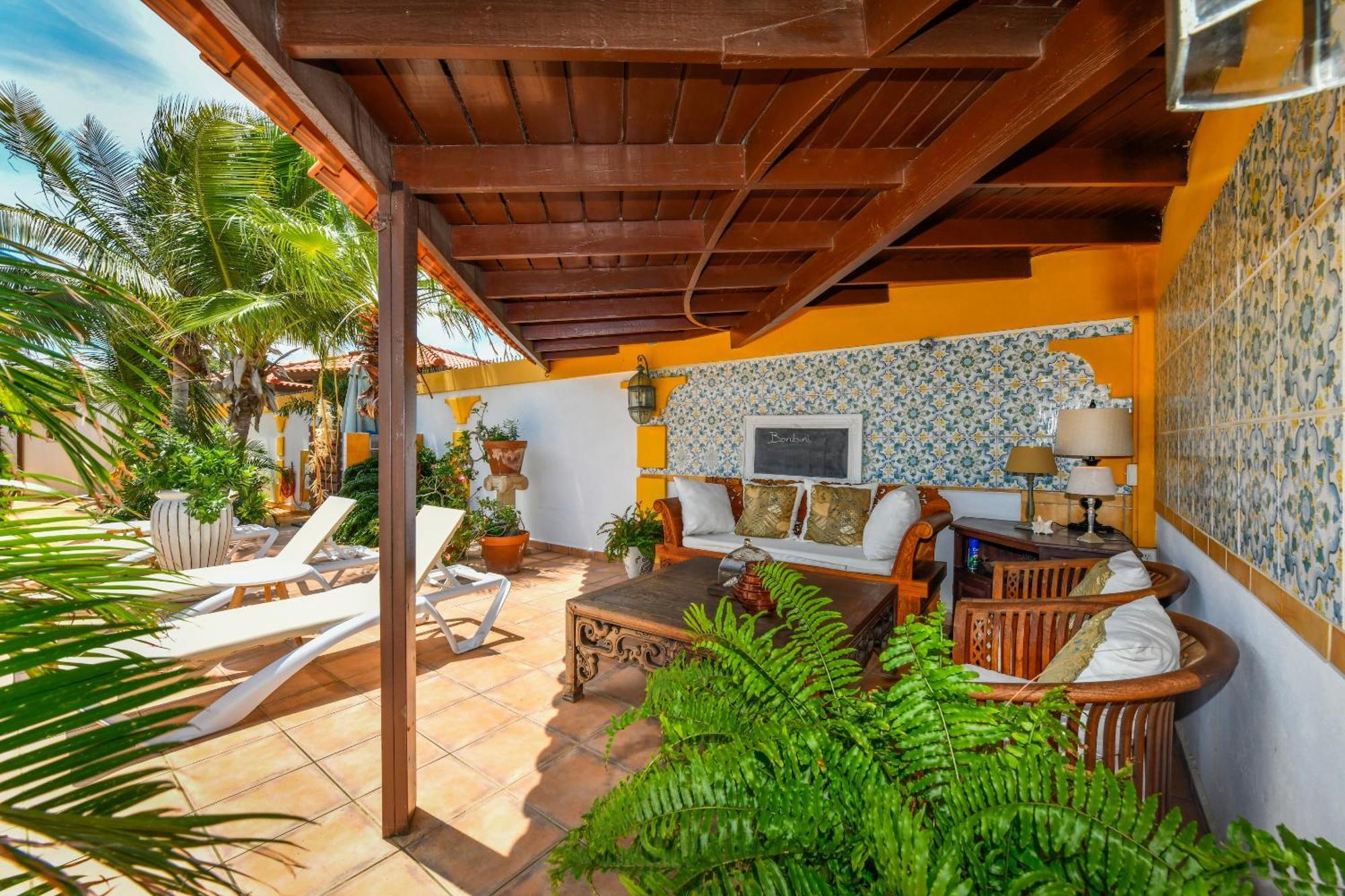 Brisas Studio Apartments (Adults Only) Palm Beach Exterior photo