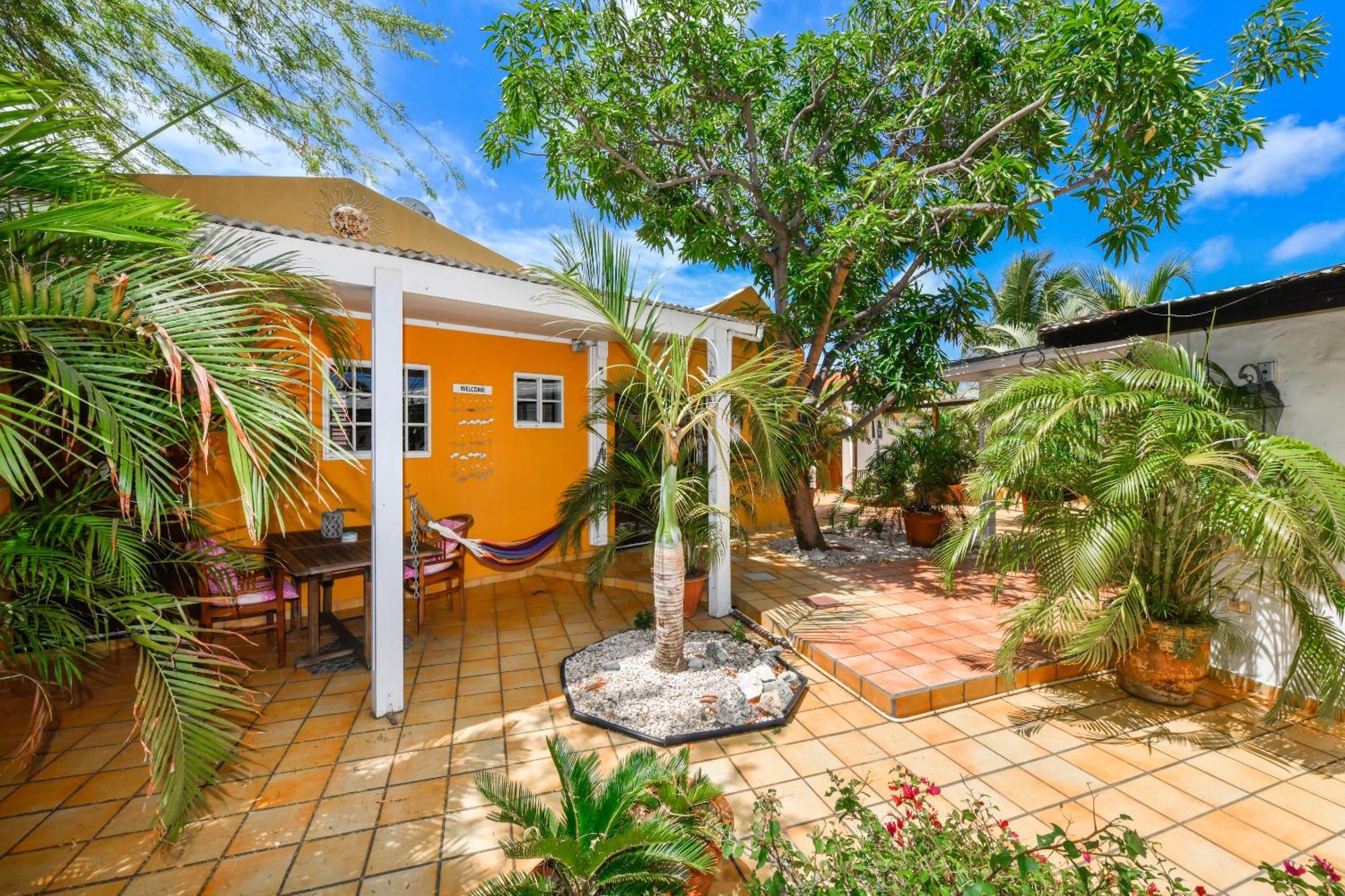 Brisas Studio Apartments (Adults Only) Palm Beach Exterior photo