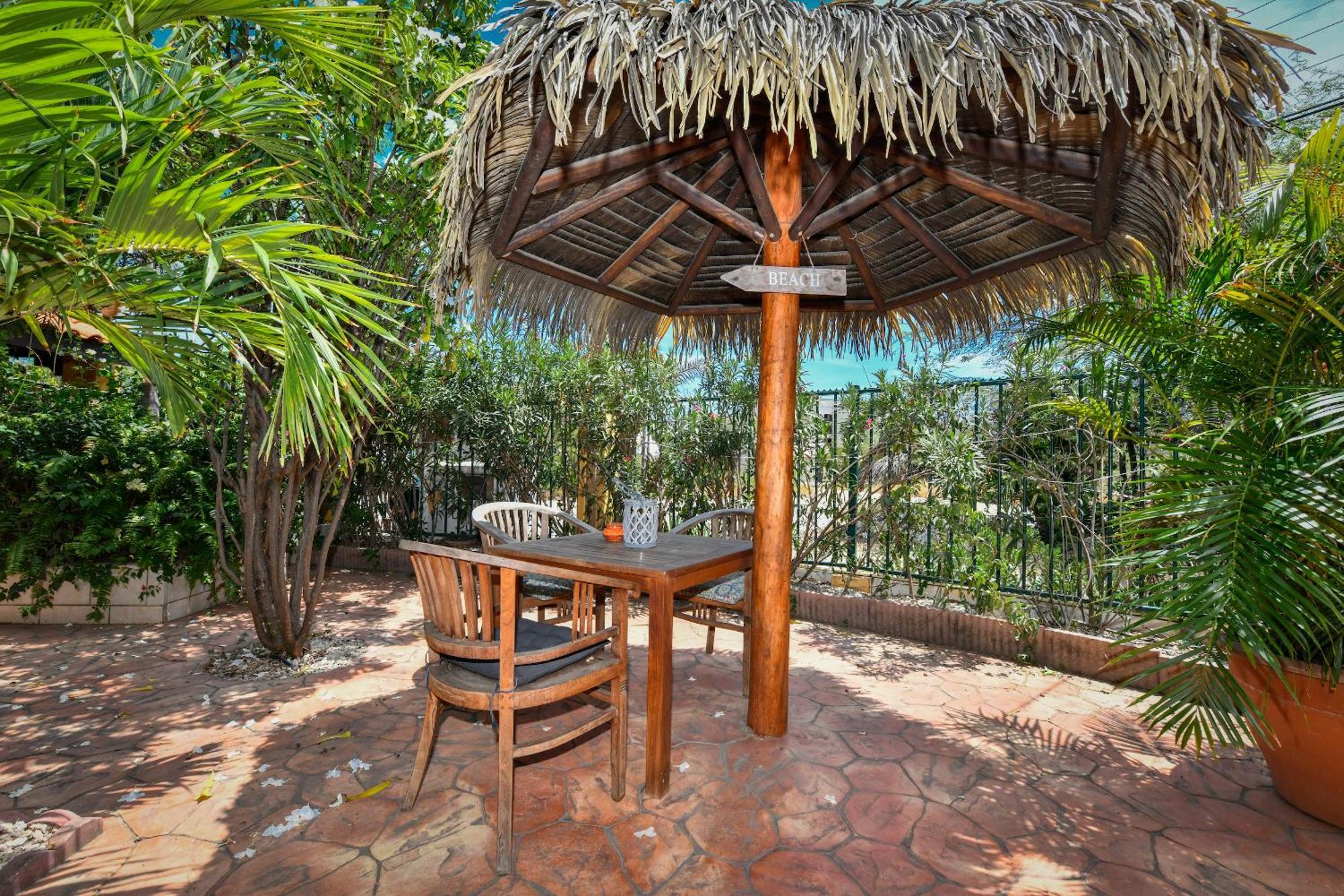 Brisas Studio Apartments (Adults Only) Palm Beach Exterior photo