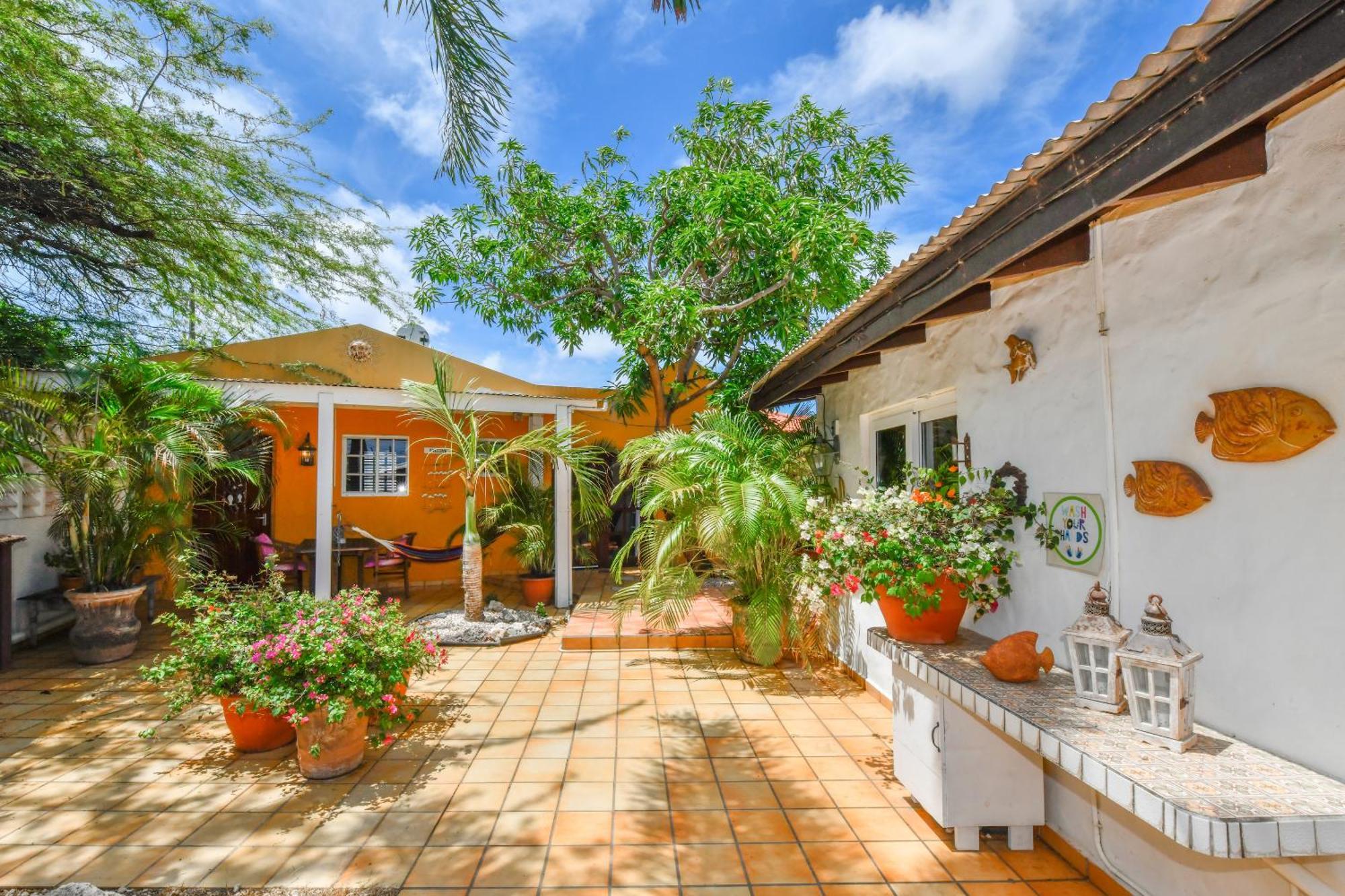 Brisas Studio Apartments (Adults Only) Palm Beach Exterior photo
