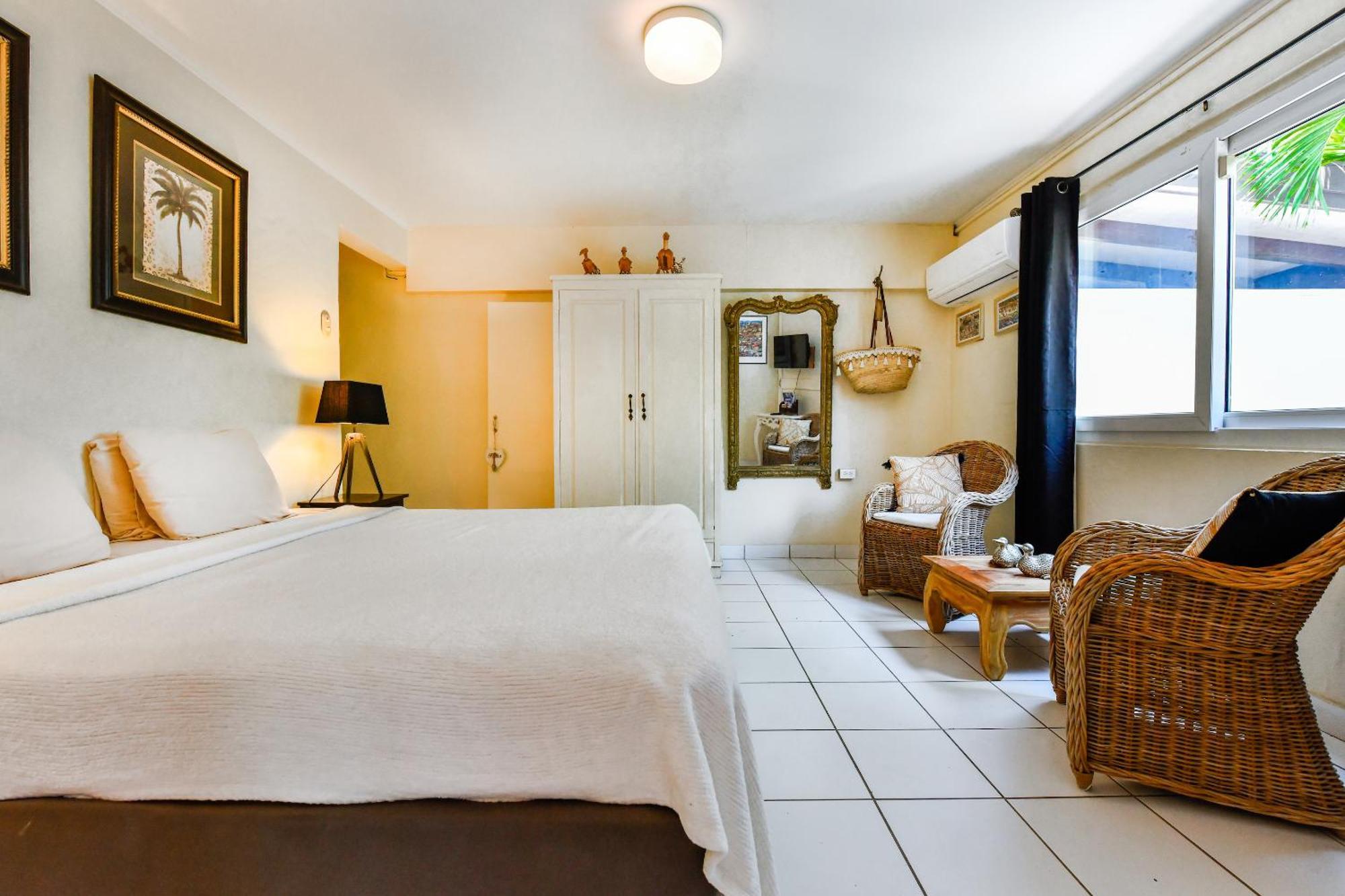Brisas Studio Apartments (Adults Only) Palm Beach Exterior photo