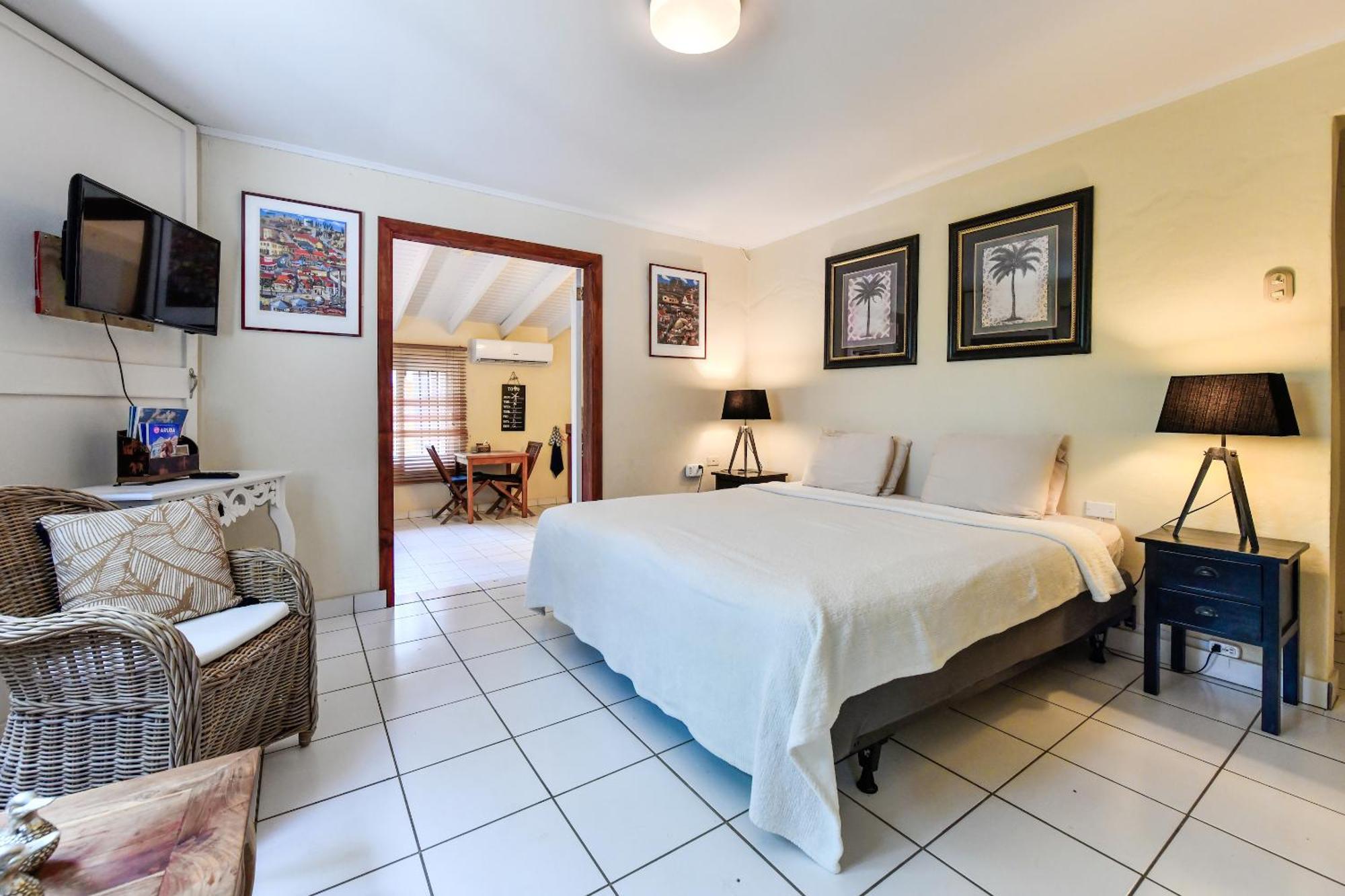 Brisas Studio Apartments (Adults Only) Palm Beach Exterior photo