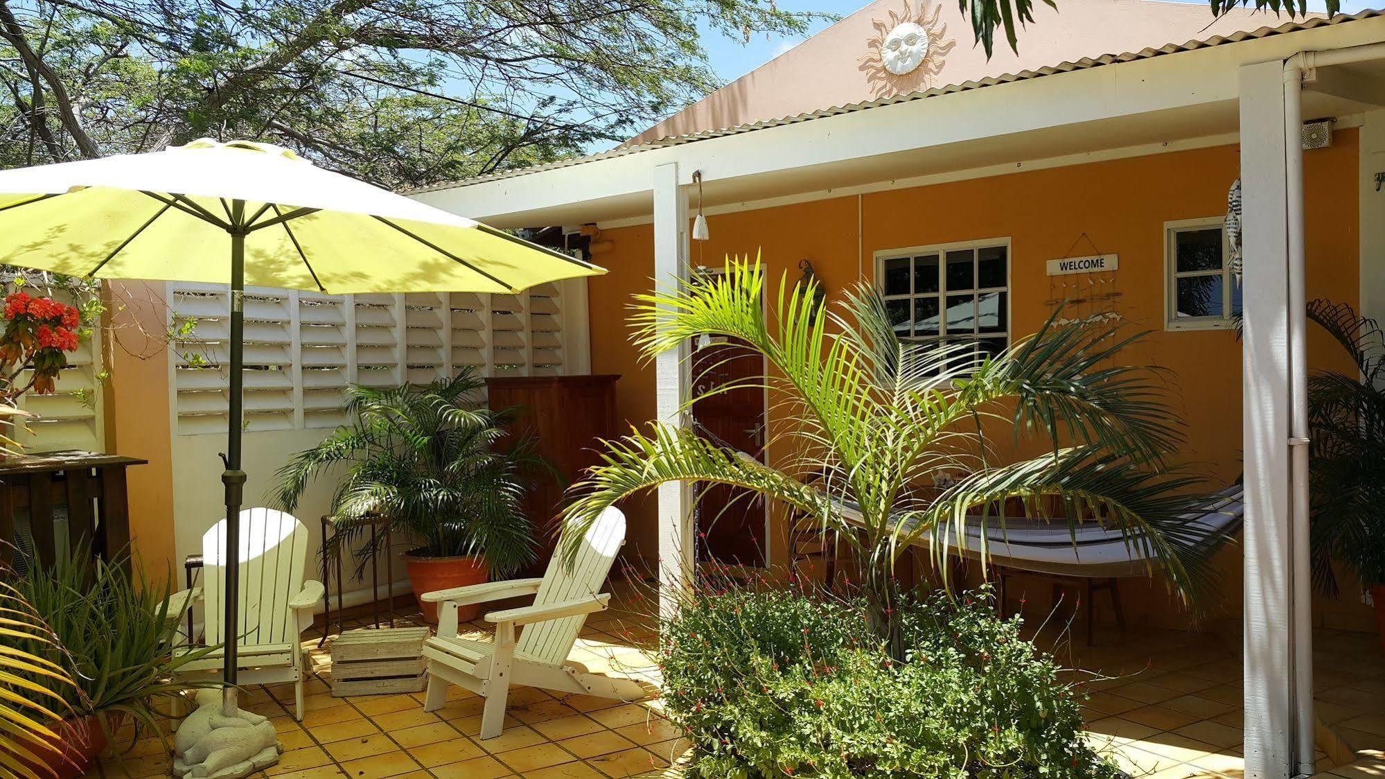 Brisas Studio Apartments (Adults Only) Palm Beach Exterior photo
